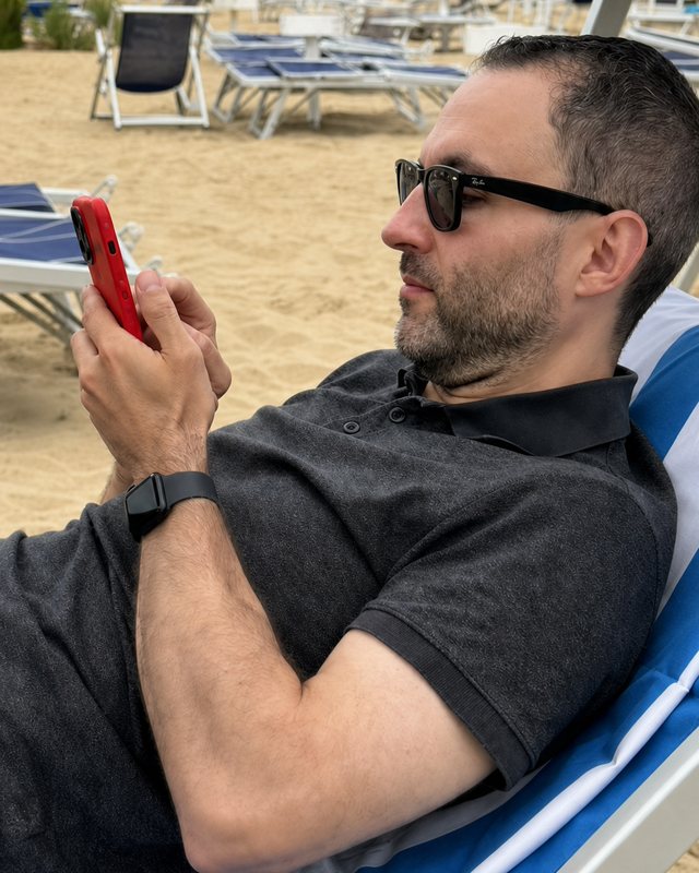 Cornelius Putzler-Marci relaxing on a beach chair
